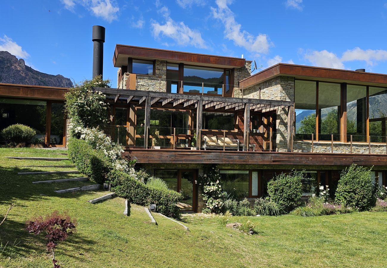 Casa en San Carlos de Bariloche - ARE46 Espectacular Casa en la Cancha de Golf – Arelauquen, Bariloche, Patagonia