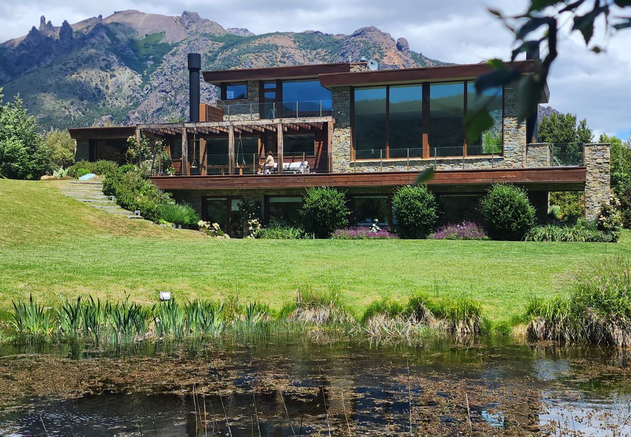 Casa en San Carlos de Bariloche - ARE46 Espectacular Casa en la Cancha de Golf – Arelauquen, Bariloche, Patagonia