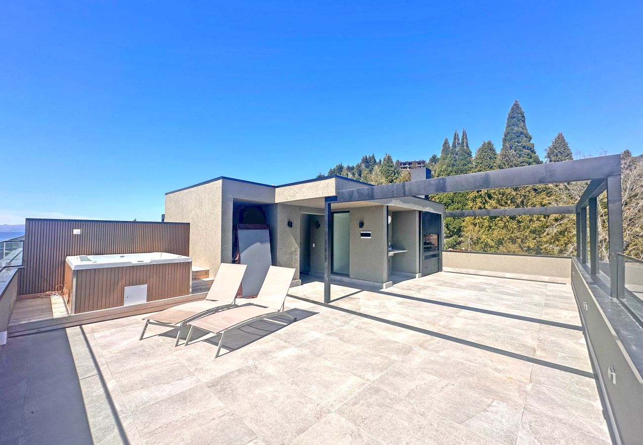 Apartamento en San Carlos de Bariloche - HUAPI44C – Escapada con pileta y jacuzzi 