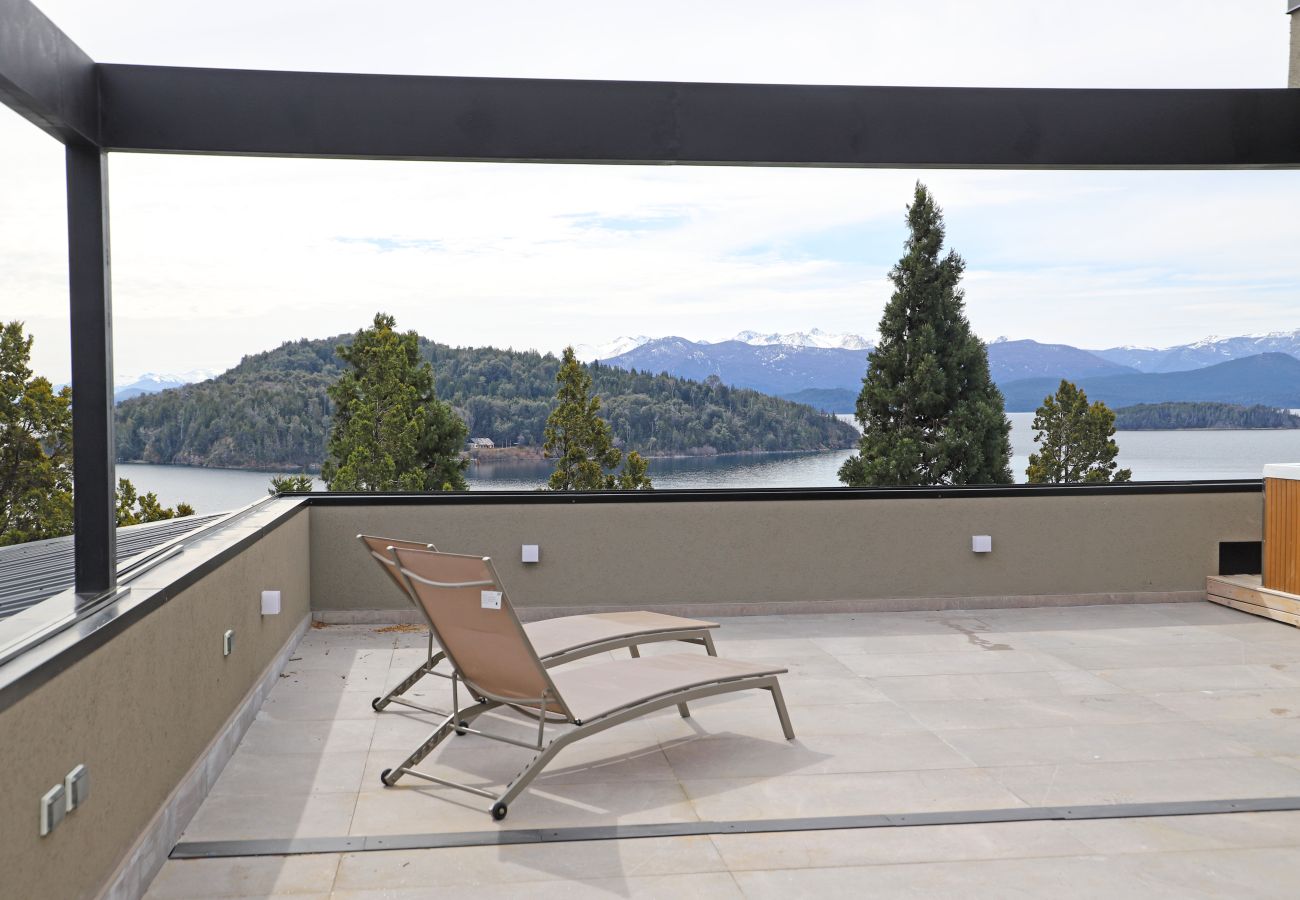 Apartamento en San Carlos de Bariloche - HUAPI44C – Escapada con pileta y jacuzzi 