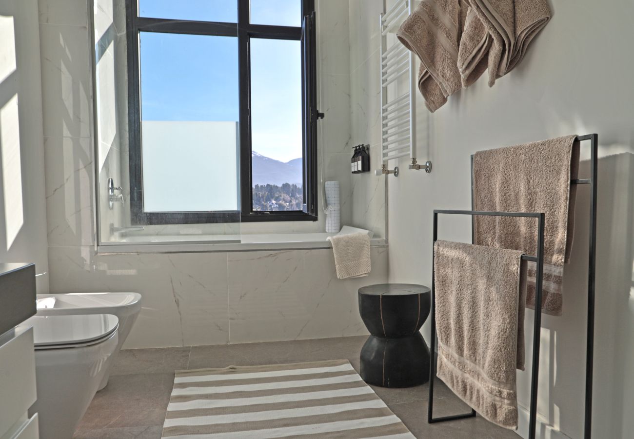 Apartamento en San Carlos de Bariloche - HUAPI44C – Escapada con pileta y jacuzzi 