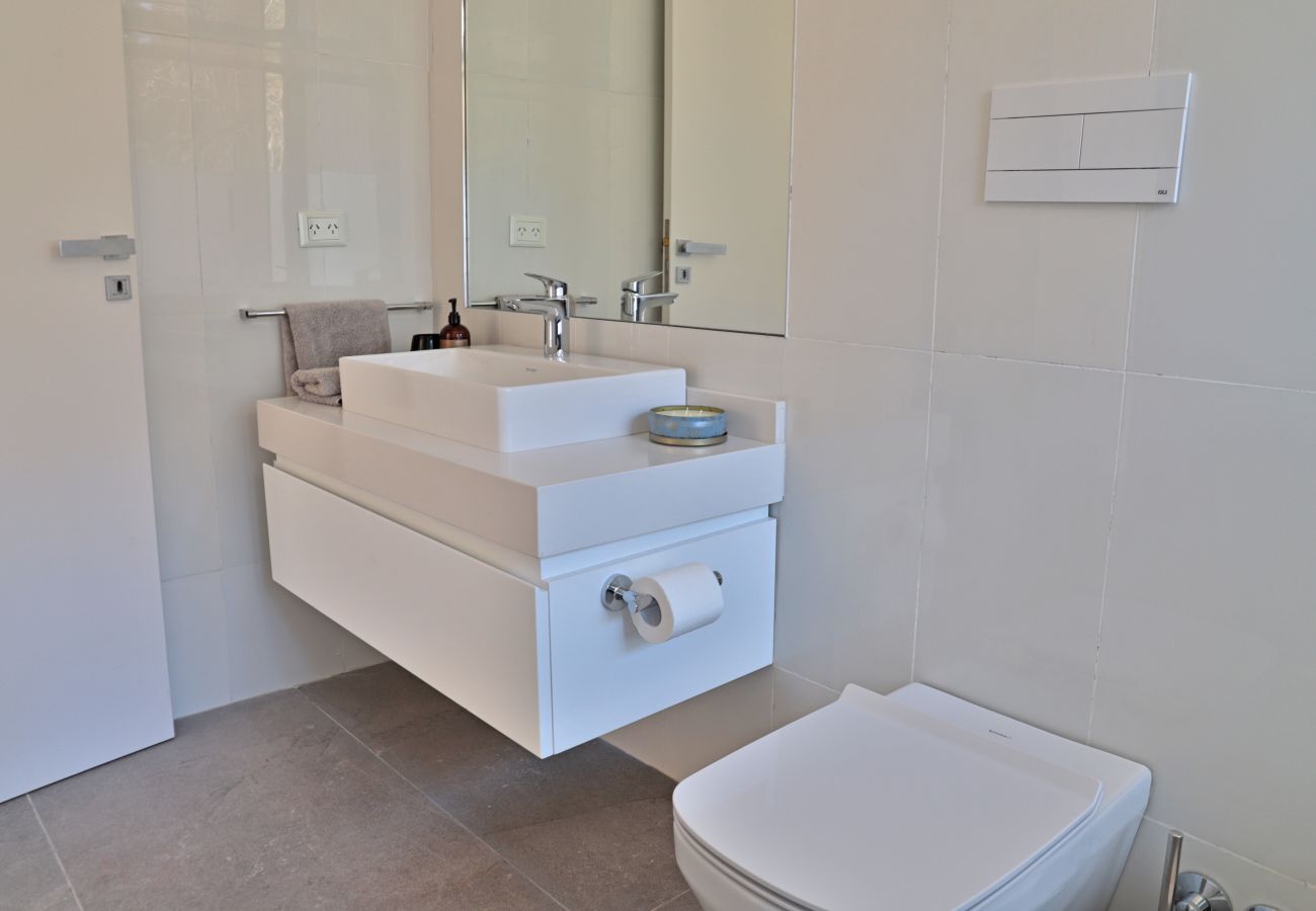 Apartamento en San Carlos de Bariloche - HUAPI44C – Escapada con pileta y jacuzzi 