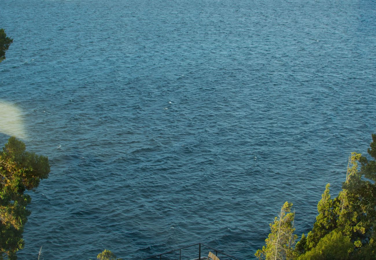Apartamento en San Carlos de Bariloche - H44C- Lujo & Relax.  - Jacuzzi, pileta y vista al lago