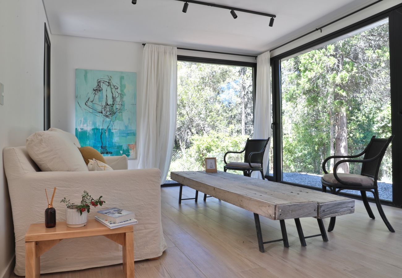 Casa en San Carlos de Bariloche - CAS04 Nueva y cómoda casa de diseño ubicada en tranquilo barrio privado a 6 km del centro