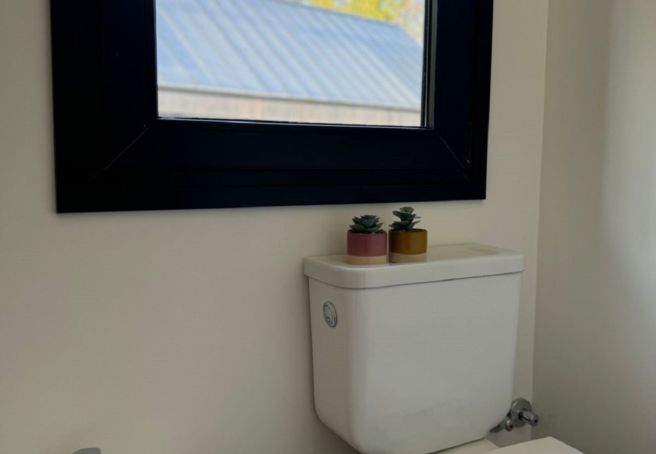 Casa en San Carlos de Bariloche - CAS04 Nueva y cómoda casa de diseño ubicada en tranquilo barrio privado a 6 km del centro