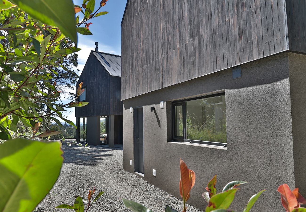 Casa en San Carlos de Bariloche - CAS04 Nueva y cómoda casa de diseño ubicada en tranquilo barrio privado a 6 km del centro