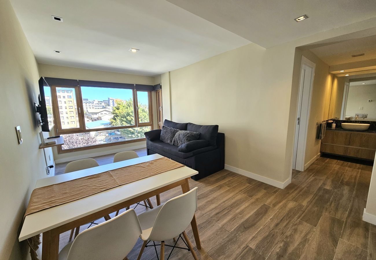 Apartamento en San Carlos de Bariloche - Cuatro Soles Bariloche  en pleno centro con estacionamiento
