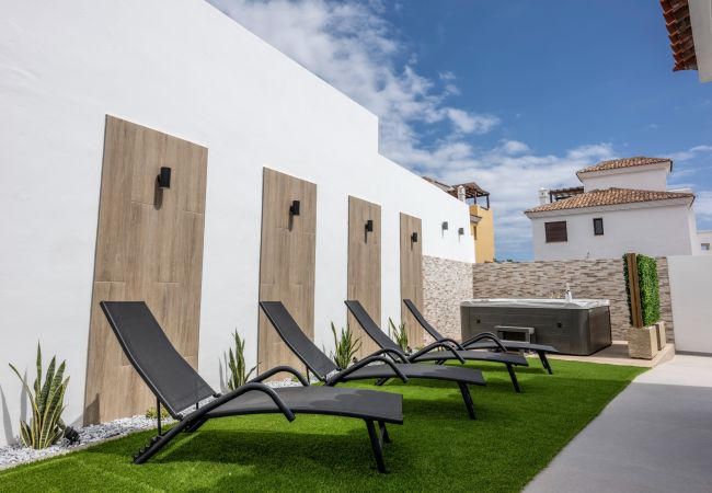 Villa en San Miguel de Abona - LUXURY VILLA LIBELLILE  Villa en San Miguel de Abona - LUXURY VILLA LIBELLILE