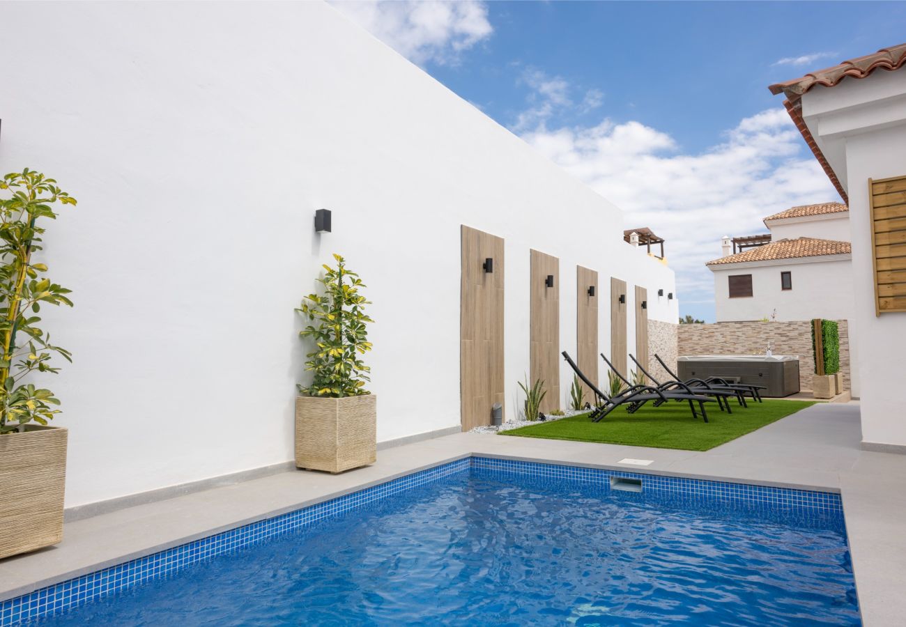 Villa en San Miguel de Abona - LUXURY VILLA LIBELLILE  Villa en San Miguel de Abona - LUXURY VILLA LIBELLILE