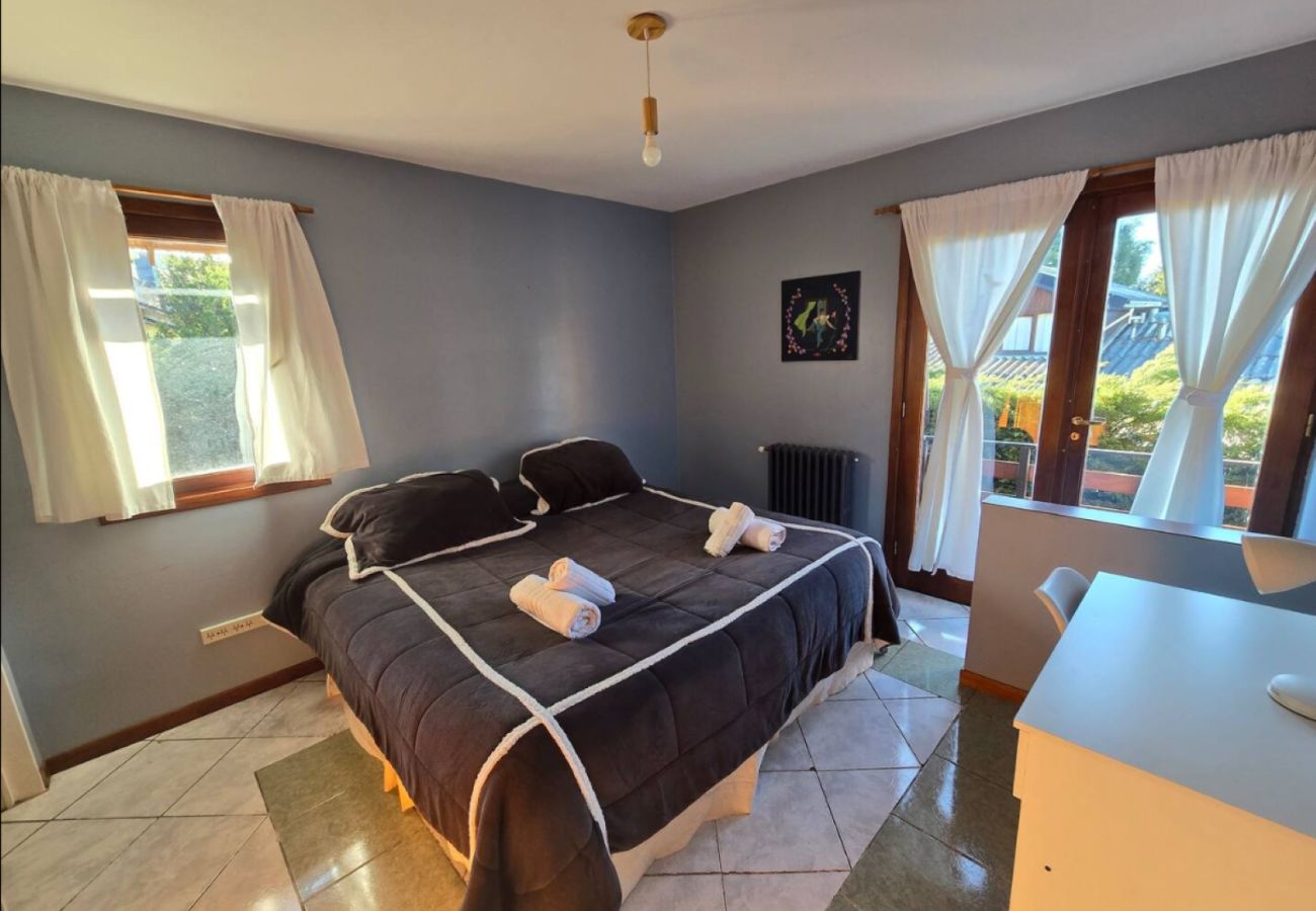 Casa en San Carlos de Bariloche - Casa Jardín Botánico Bariloche   – 6 habitaciones, 4 baños