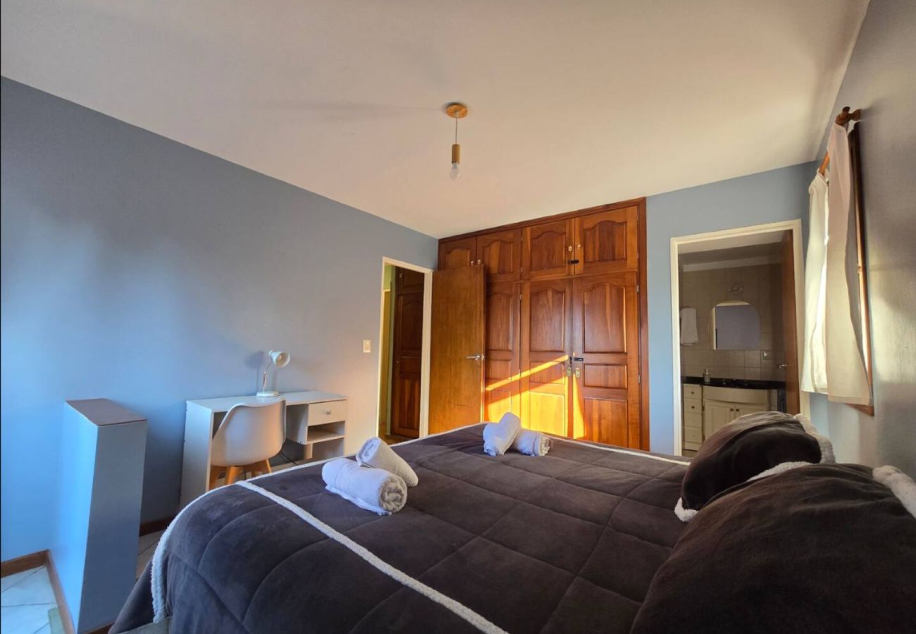 Casa en San Carlos de Bariloche - Casa Jardín Botánico Bariloche   – 6 habitaciones, 4 baños