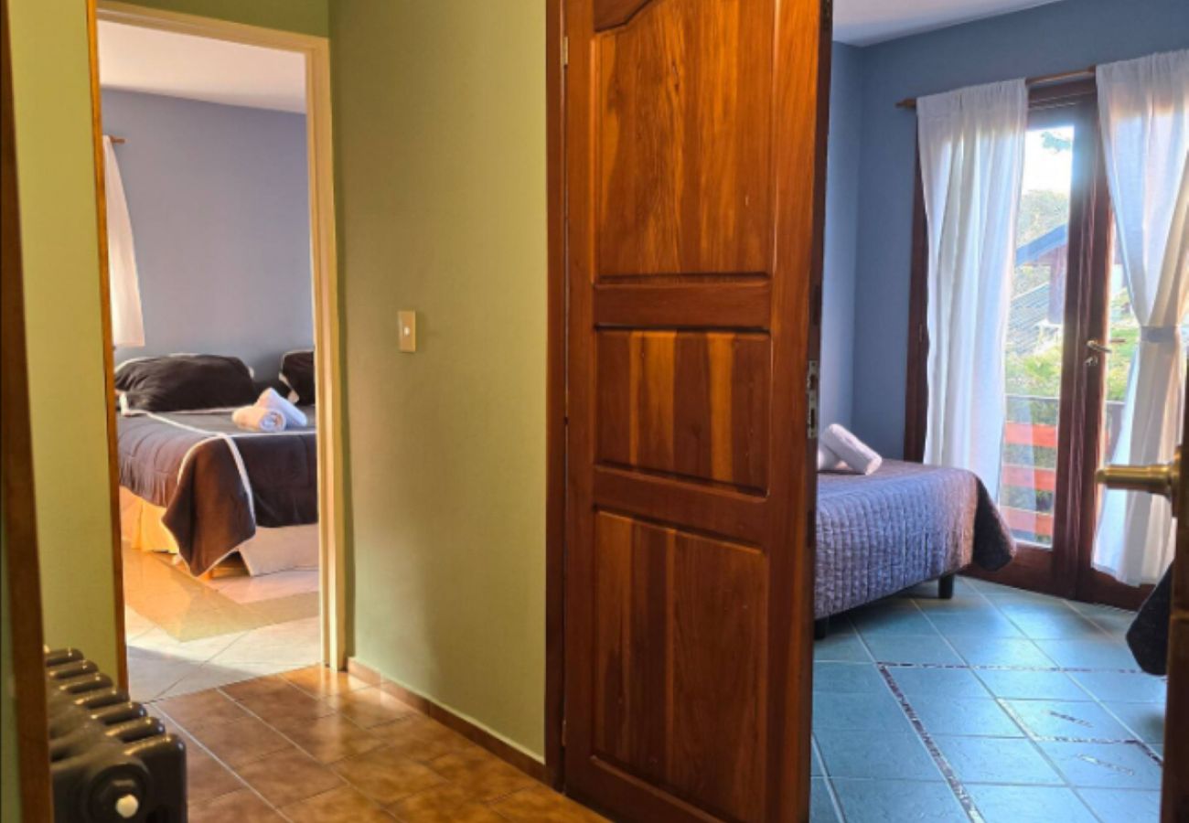 Casa en San Carlos de Bariloche - Casa Jardín Botánico Bariloche   – 6 habitaciones, 4 baños