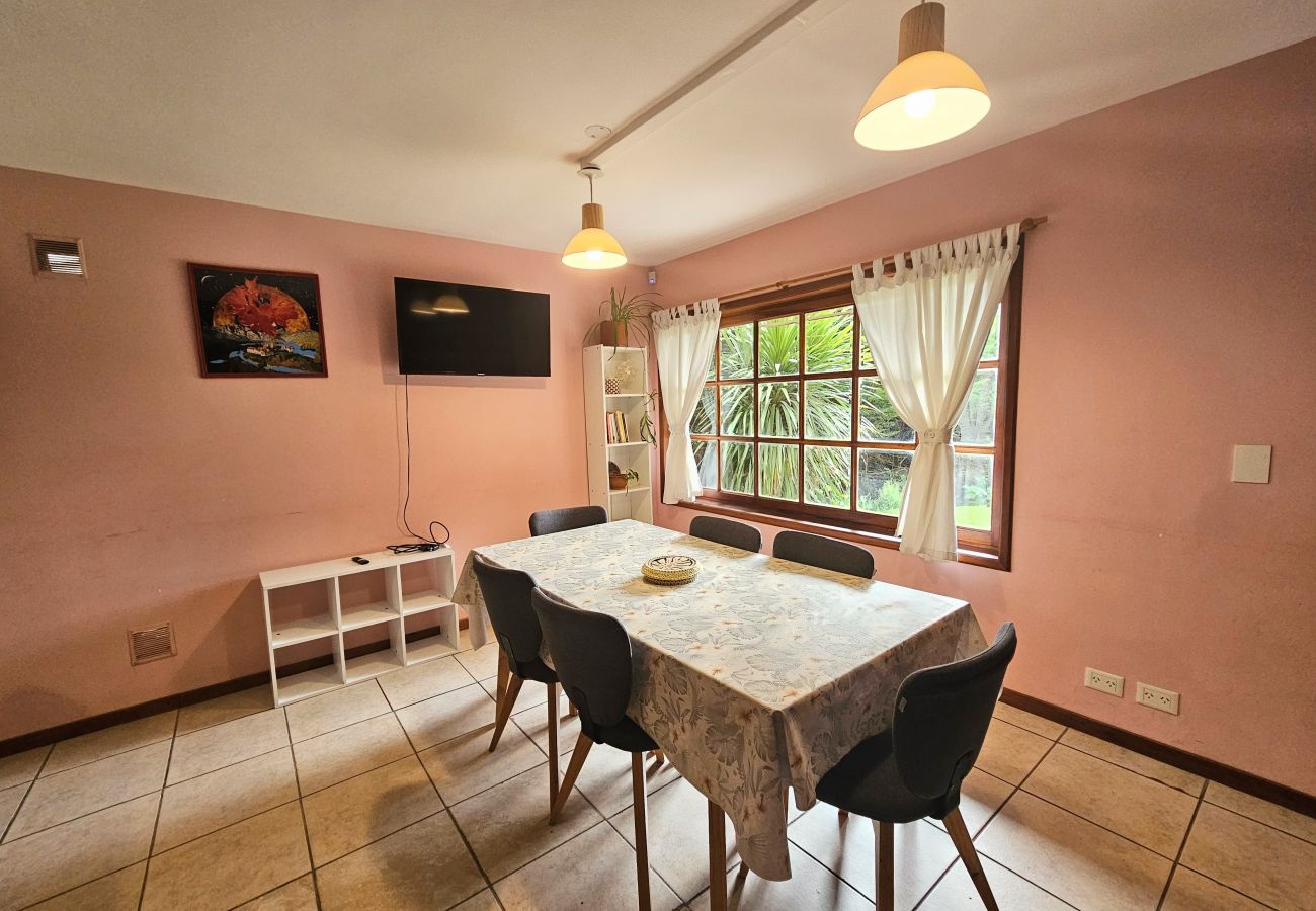 Casa en San Carlos de Bariloche - Casa Jardín Botánico Bariloche   – 6 habitaciones, 4 baños