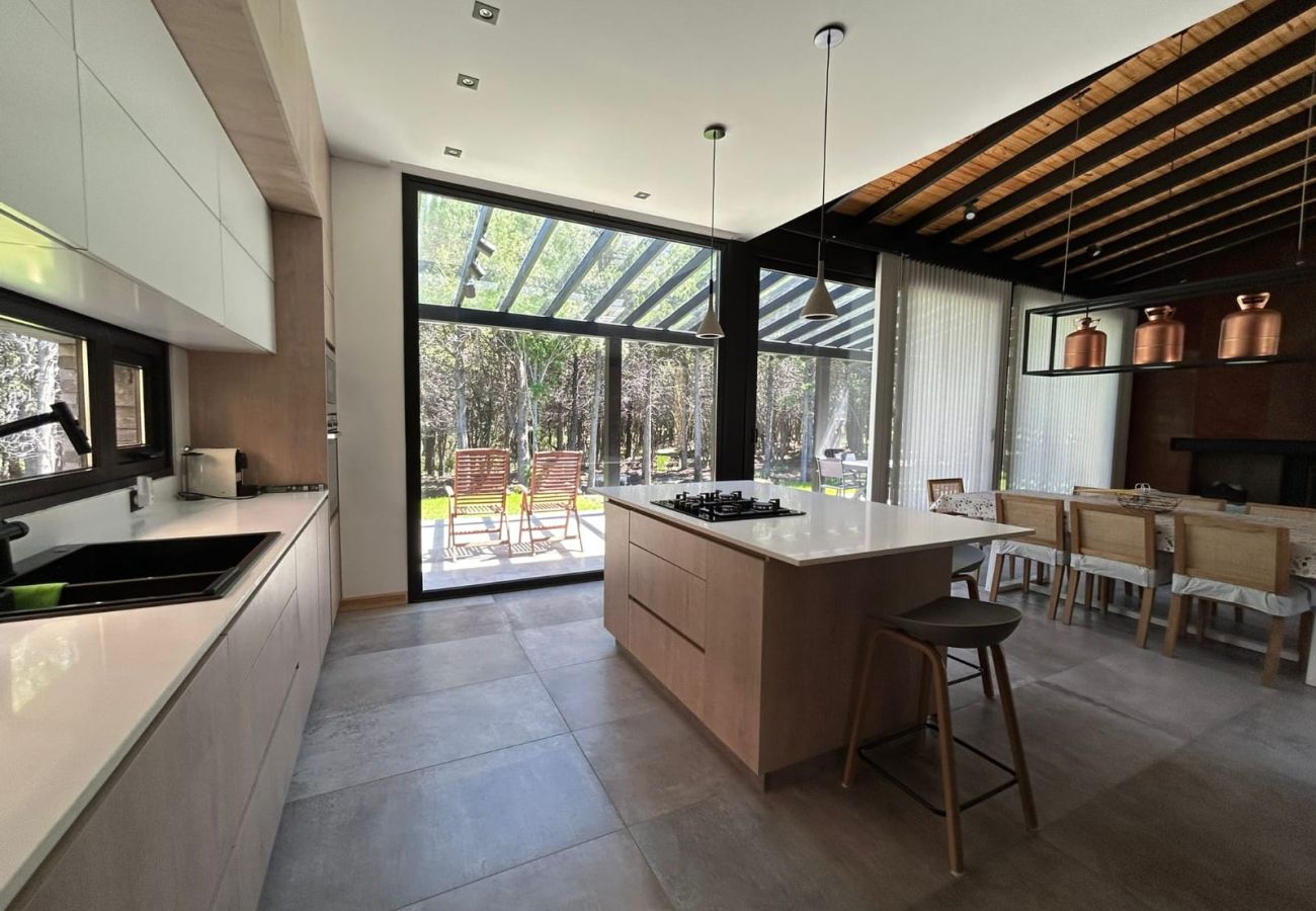 Casa en San Carlos de Bariloche - ARE61 CASA MODERNA EN UNA PLANTA CON 4 CUARTOS EN SUITE