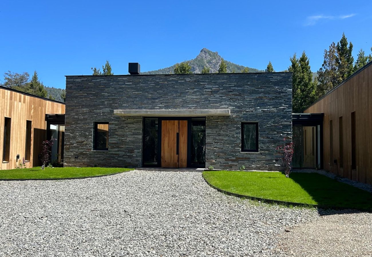 Casa en San Carlos de Bariloche - ARE61 CASA MODERNA EN UNA PLANTA CON 4 CUARTOS EN SUITE