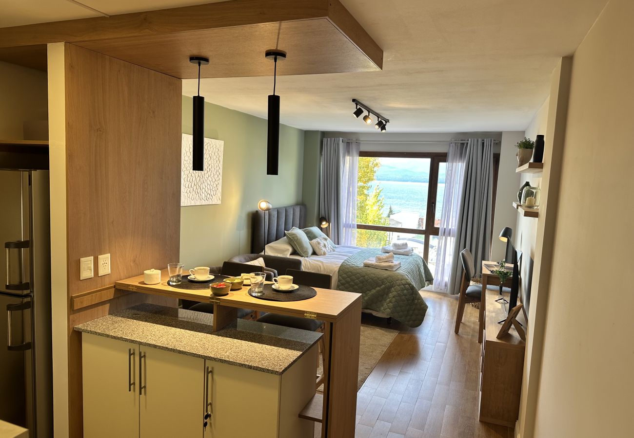 Estudio en San Carlos de Bariloche - Grinly con vista al lago y estacionamiento en Bariloche 