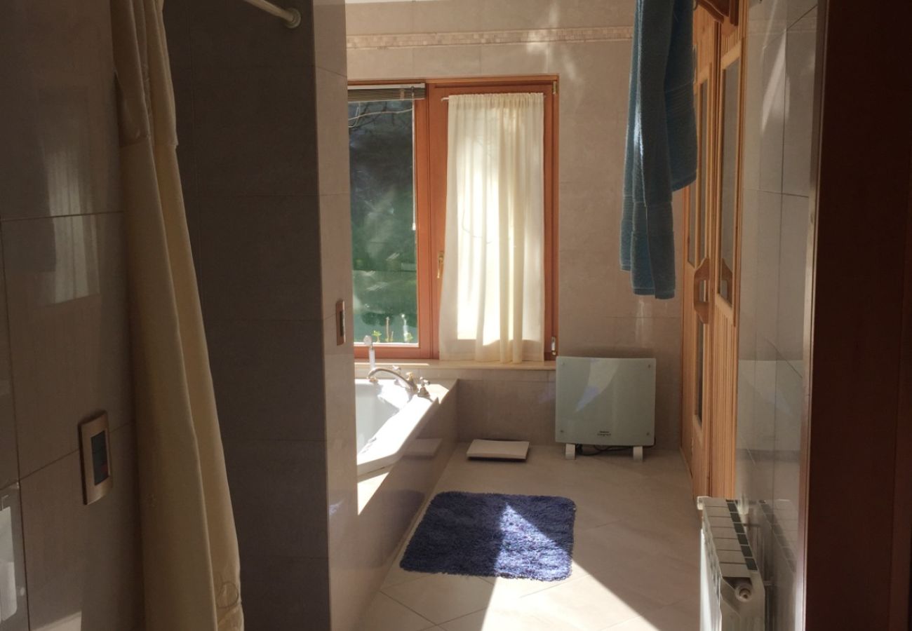 Casa en San Carlos de Bariloche - ARE63 ESPECTACULAR CASA CON VISTA AL LAGO EN ARELAUQUEN