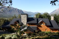 Casa en San Carlos de Bariloche - ARE63 ESPECTACULAR CASA CON VISTA AL LAGO EN ARELAUQUEN