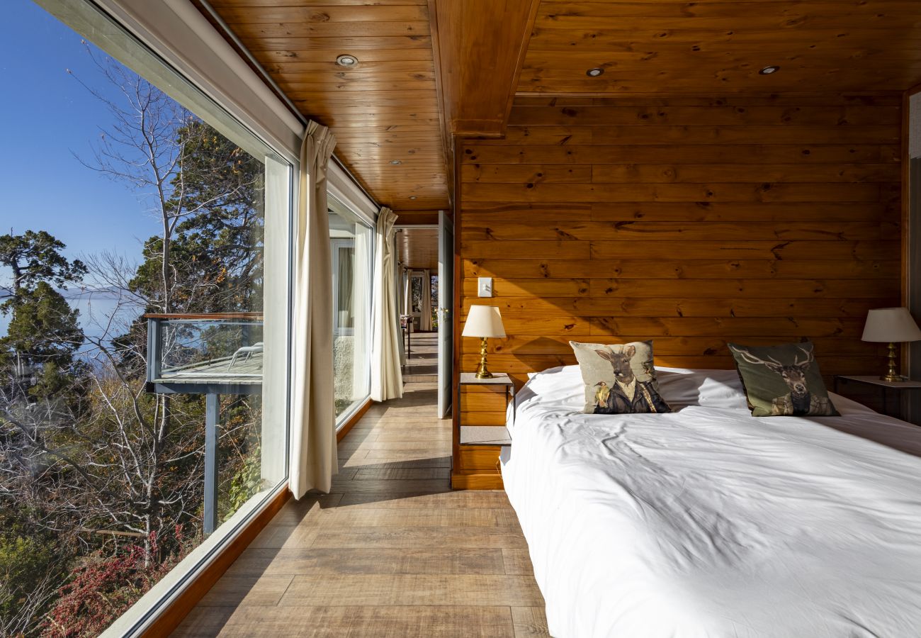 Cabaña en San Carlos de Bariloche - HUAPI23 - SOÑADA CASITA SOBRE EL LAGO.