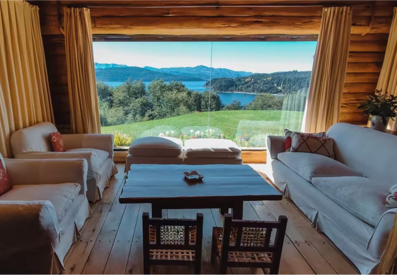 Casa en San Carlos de Bariloche - Hermosa casa en Llao Llao Bariloche para 12 personas