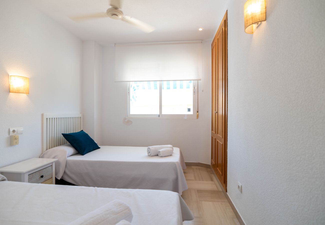 Apartamento en Playa de Gandía - AIGUABLAVA 8-7-15 - alquiler solo familias