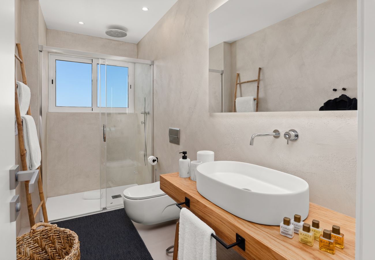 Villa en Adeje - Golden Horizon Retreat