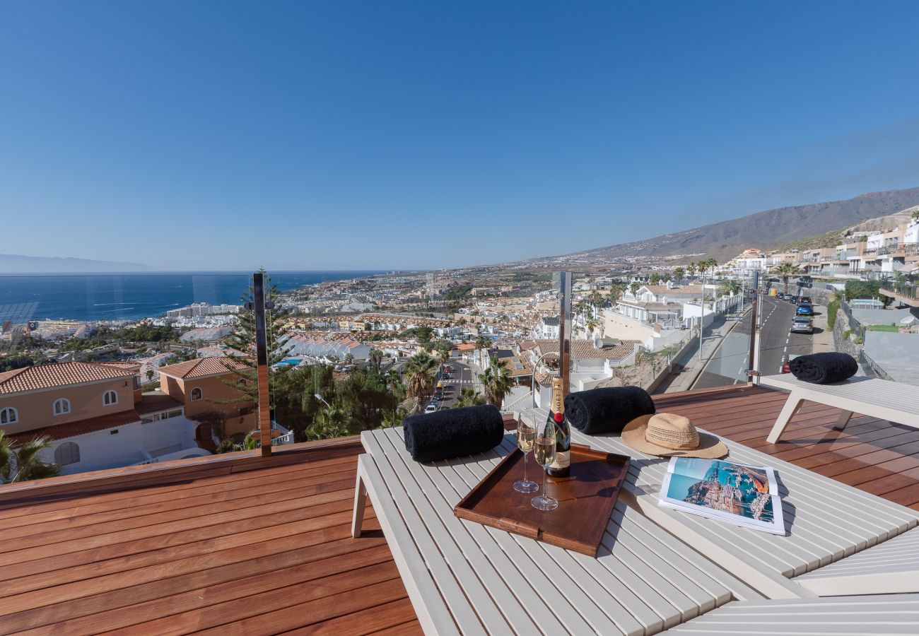 Villa en Adeje - Golden Horizon Retreat