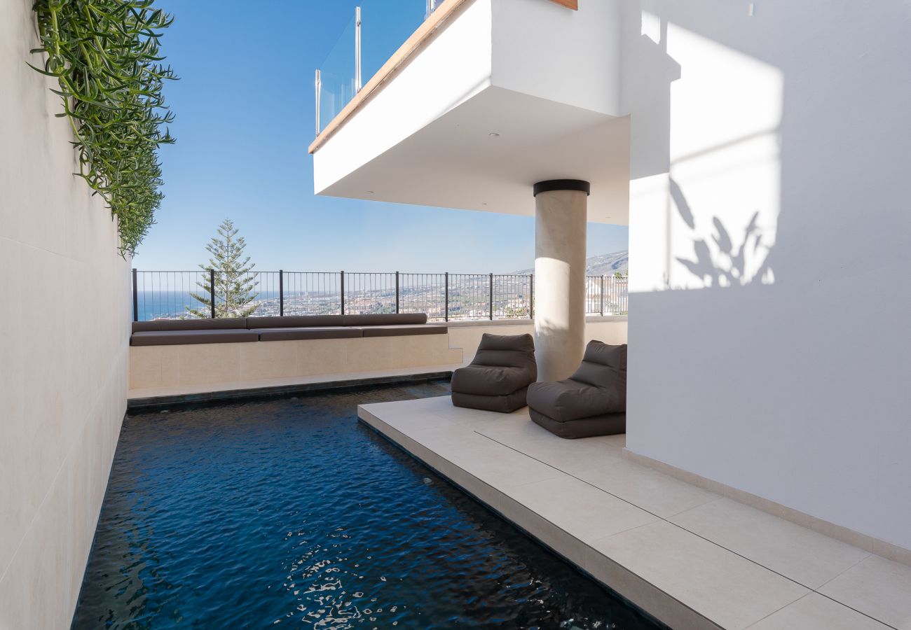 Villa en Adeje - Golden Horizon Retreat