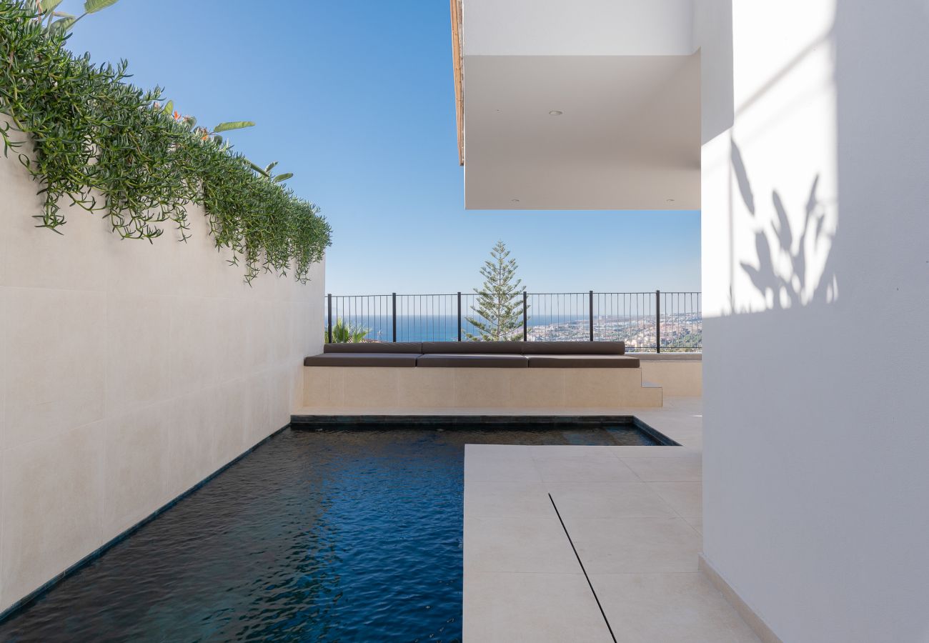 Villa en Adeje - Golden Horizon Retreat