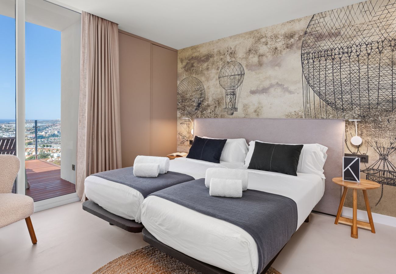 Villa en Adeje - Golden Horizon Retreat