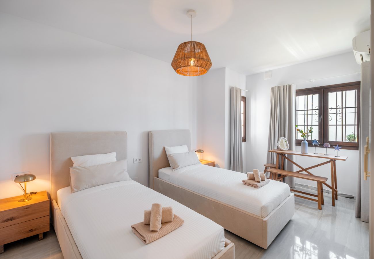 Apartamento en Marbella - Marina Blanca Retreat