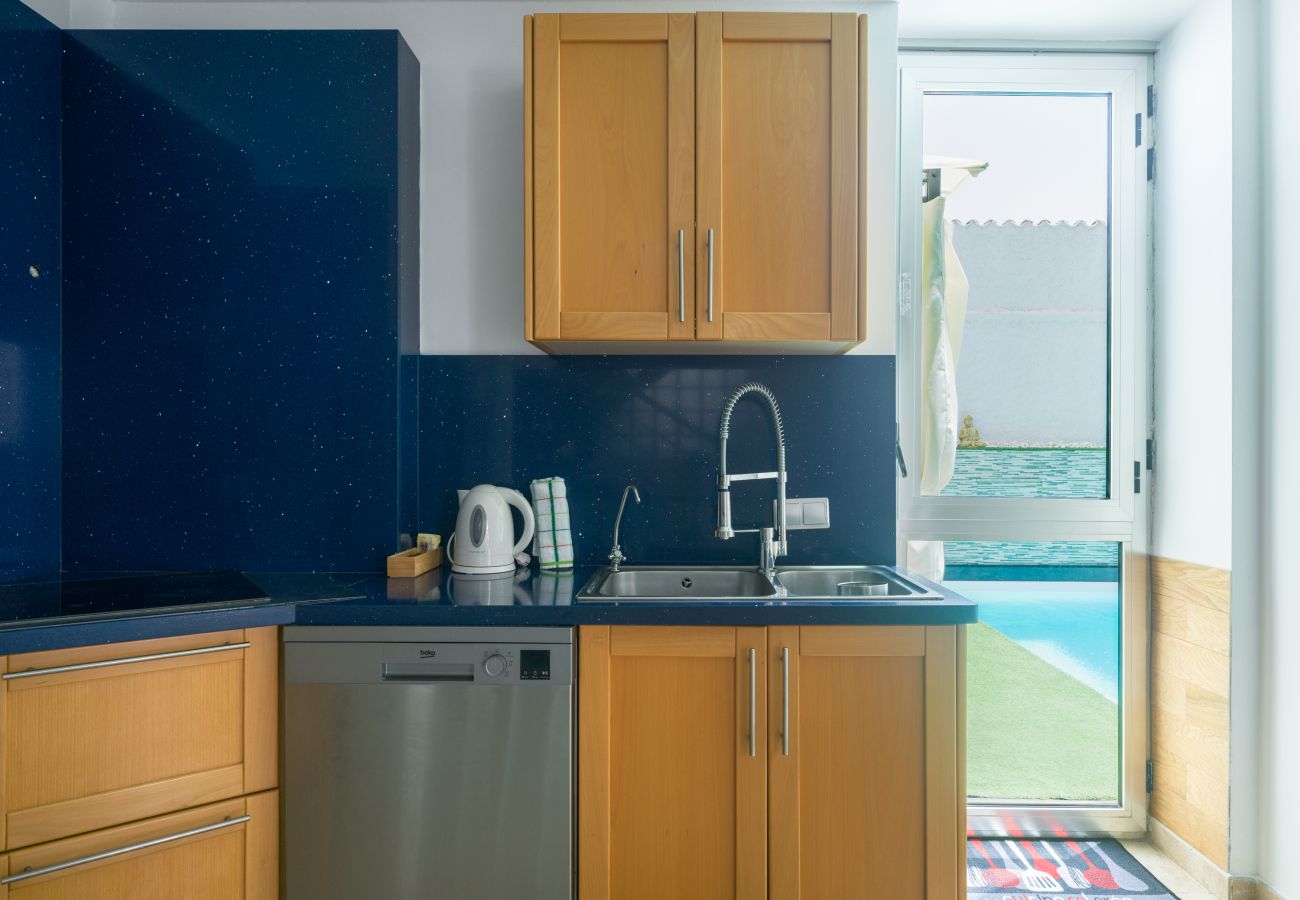 Casa adosada en Telde - Adosado en Telde con piscina y vistas al mar