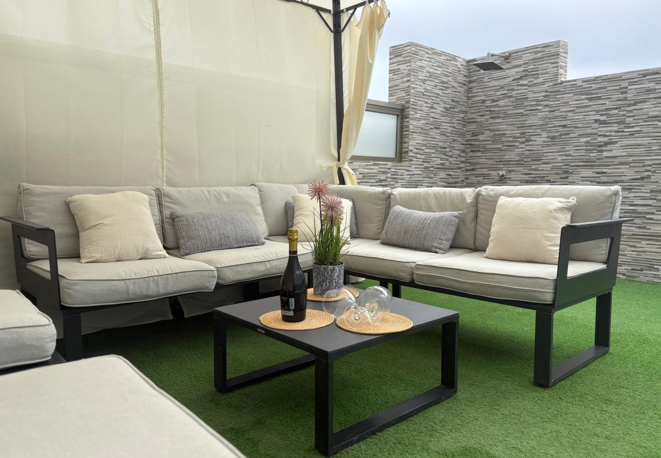 Casa adosada en Telde - Adosado en Telde con piscina y vistas al mar