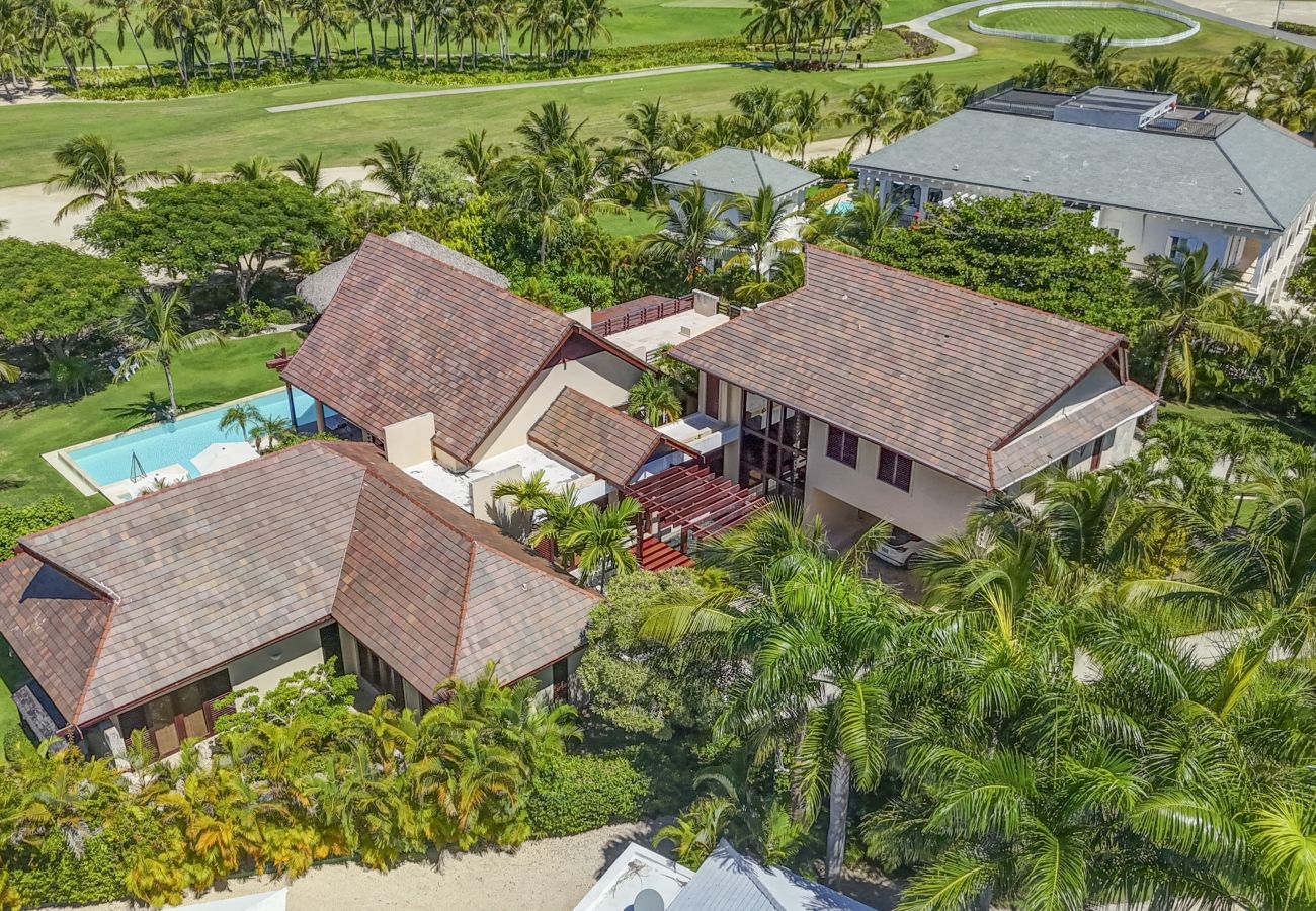 Villa en Punta Cana - Villa Caballet - A tropical Oasis With Golf Course Views 