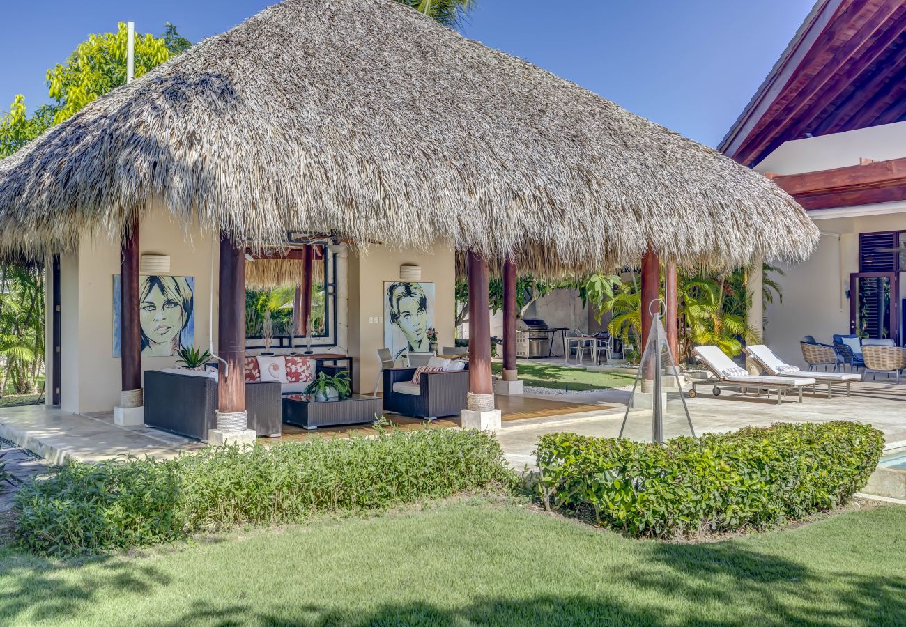 Villa en Punta Cana - Villa Caballet - A tropical Oasis With Golf Course Views 