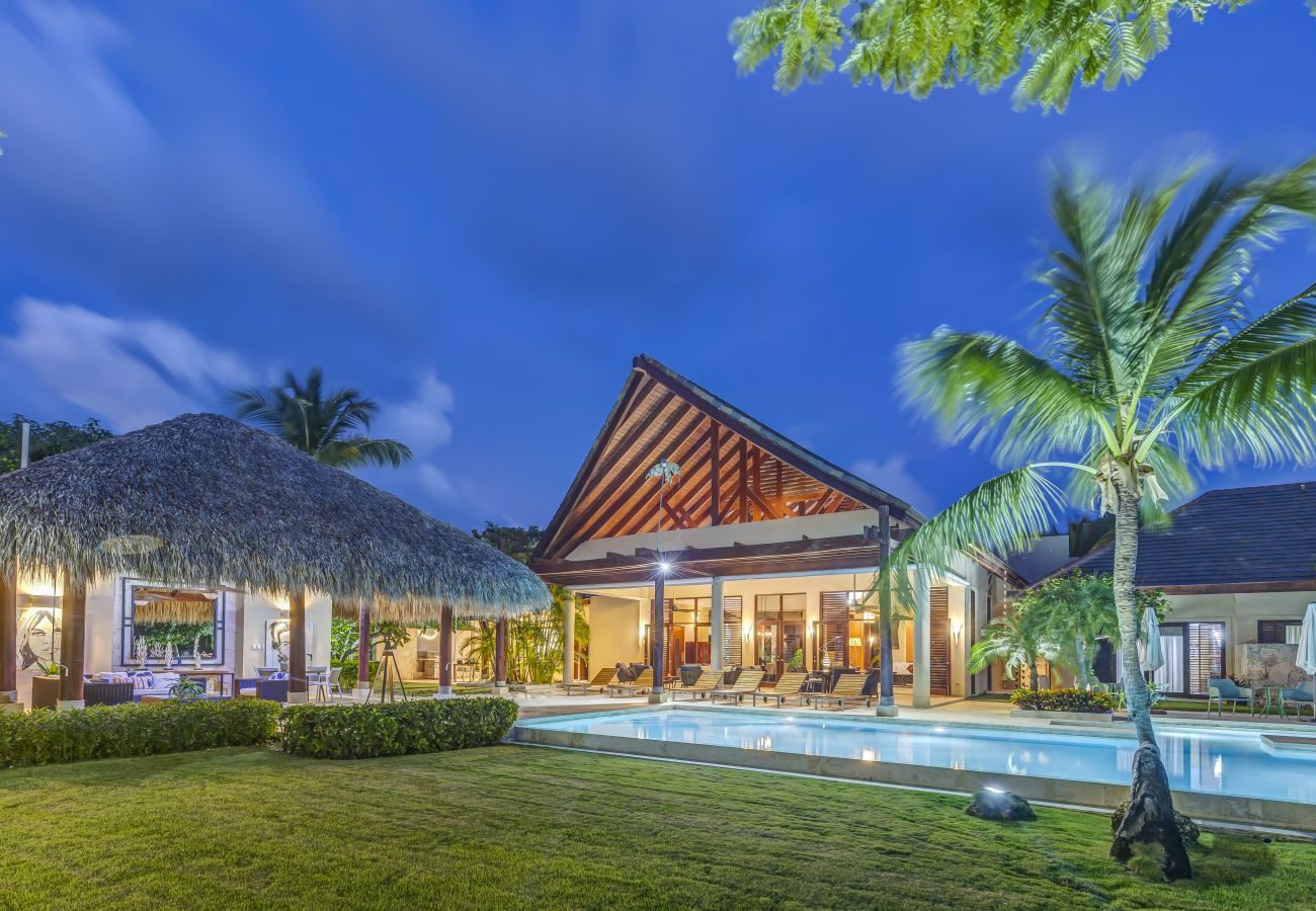 Villa en Punta Cana - Villa Caballet - A tropical Oasis With Golf Course Views 