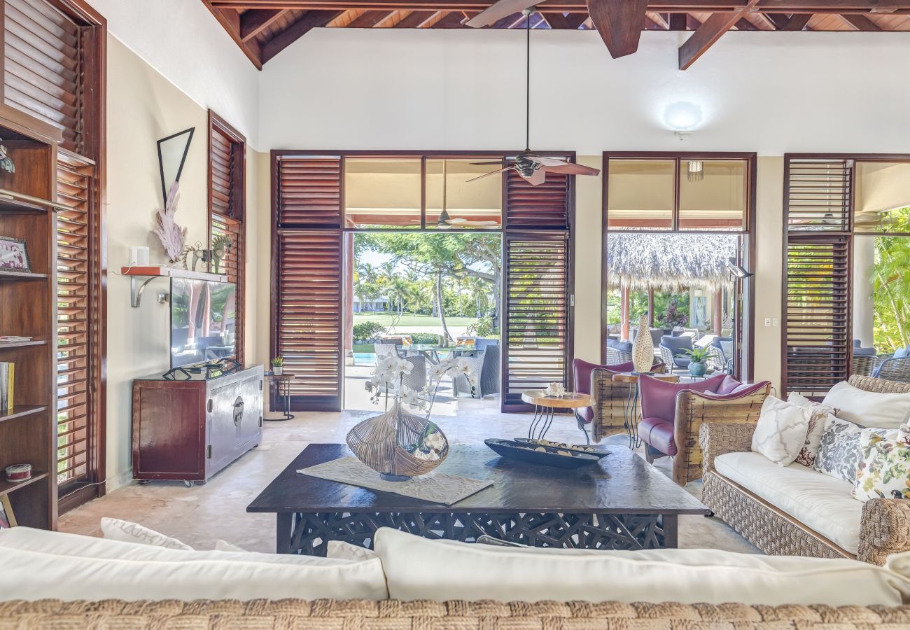 Villa en Punta Cana - Villa Caballet - A tropical Oasis With Golf Course Views 