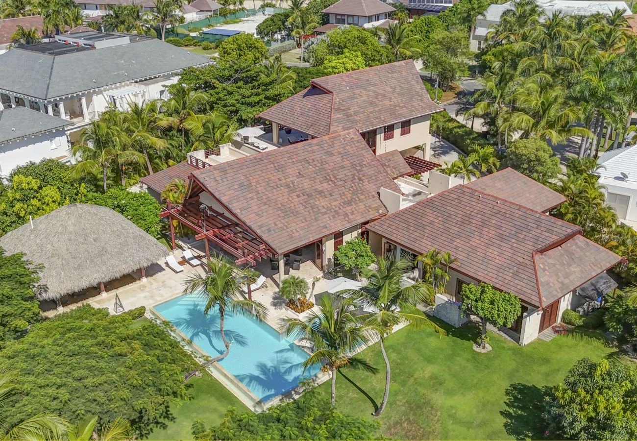 Villa en Punta Cana - Villa Caballet - A tropical Oasis With Golf Course Views 