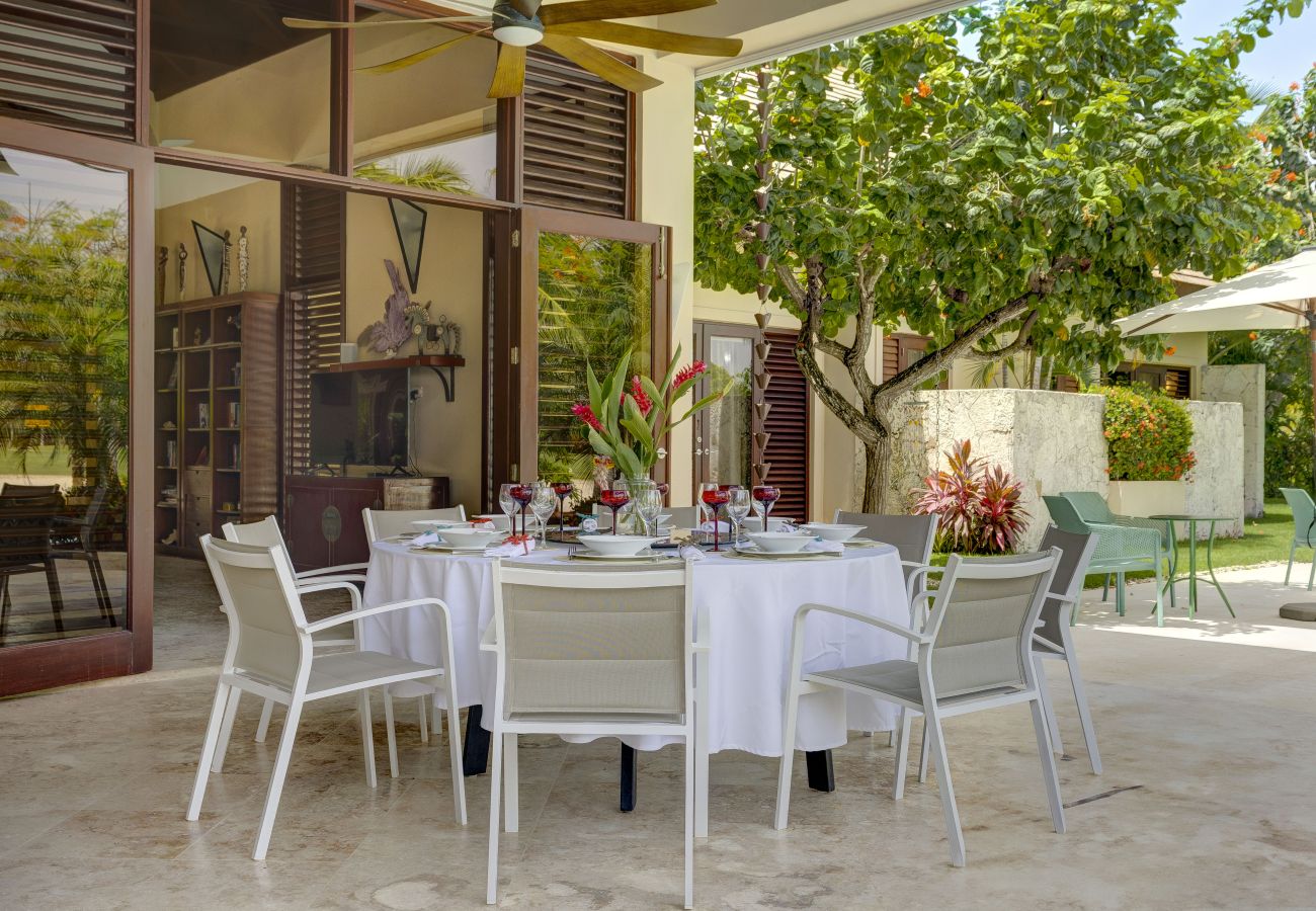 Villa en Punta Cana - Villa Caballet - A tropical Oasis With Golf Course Views 