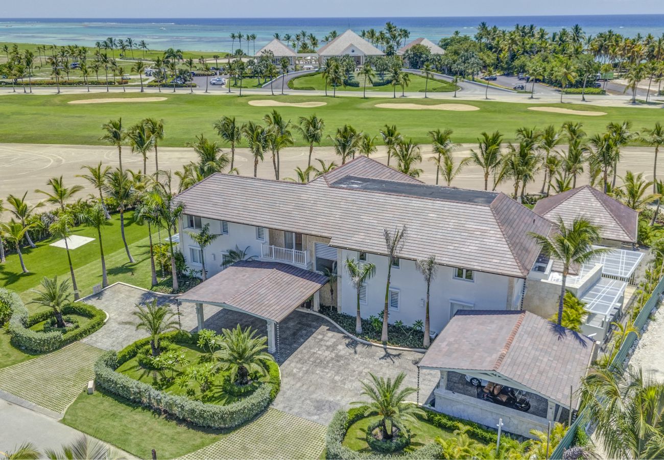 Villa en Punta Cana - La Cana H9, Exquisite Villa With Golf View 