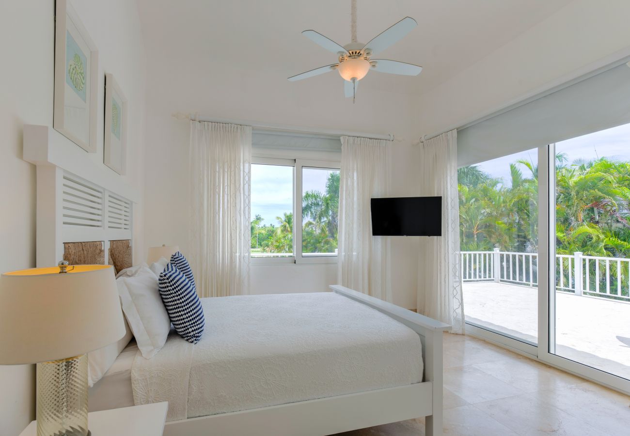 Villa en Punta Cana - Villa Good Vibes - Golf & Partial Ocean View 