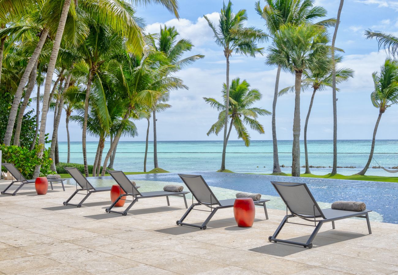 Villa en Punta Cana - Las Hamacas Stunning Beachfront Villa At Cap Cana