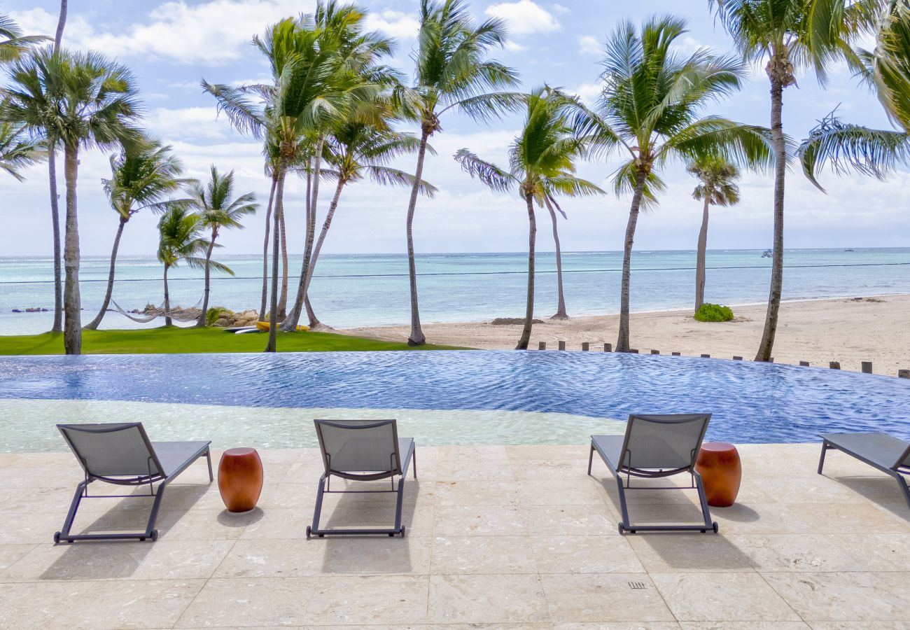 Villa en Punta Cana - Las Hamacas Stunning Beachfront Villa At Cap Cana