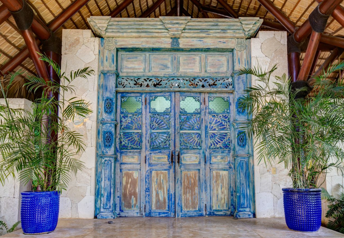 Villa en Punta Cana - Las Hamacas Stunning Beachfront Villa At Cap Cana