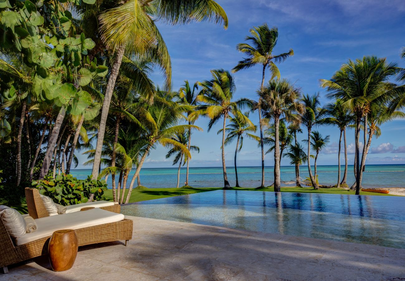 Villa en Punta Cana - Las Hamacas Stunning Beachfront Villa At Cap Cana