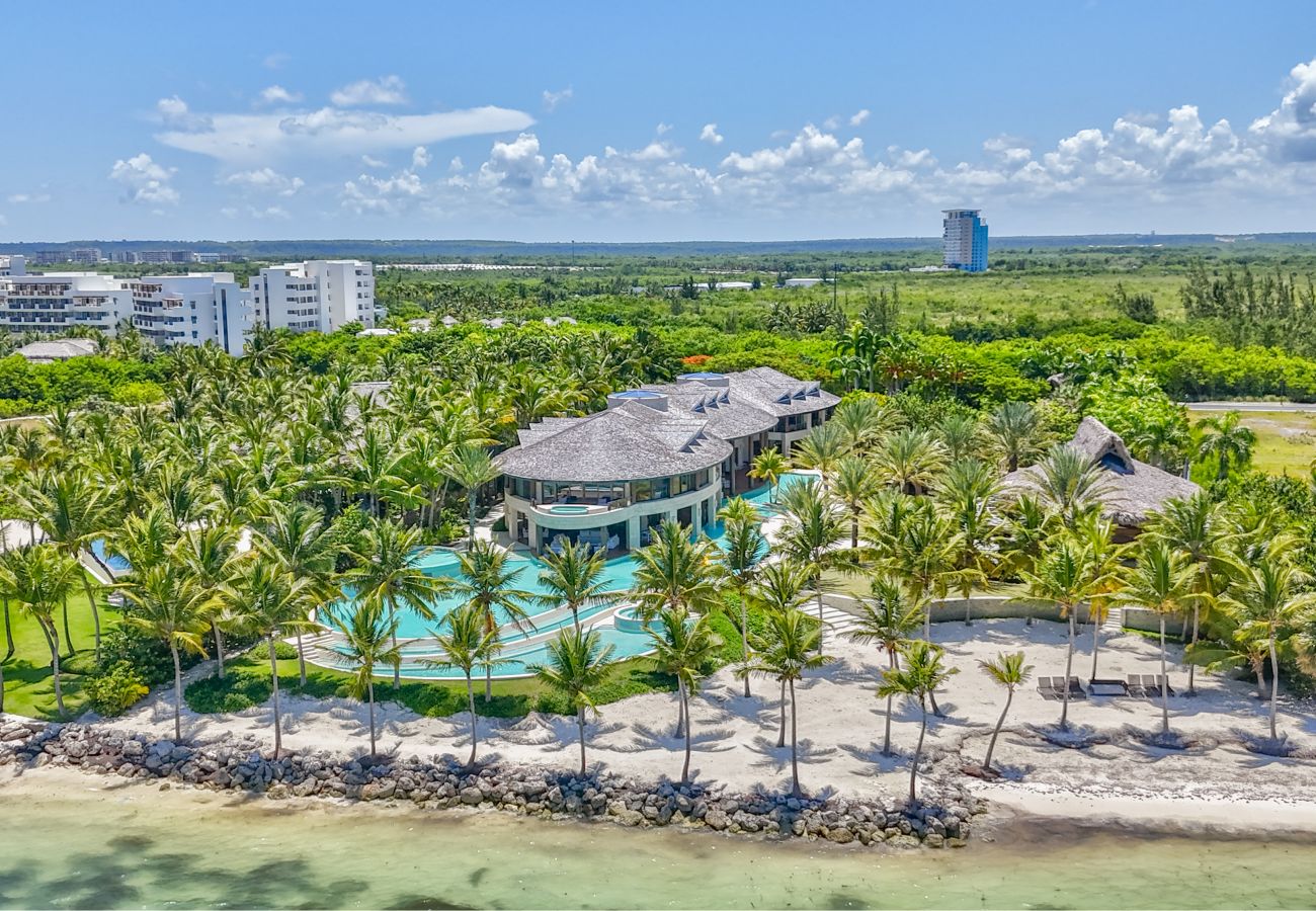 Villa en Punta Cana - Blue Oasis - Beachfront With Breathtaking Views 