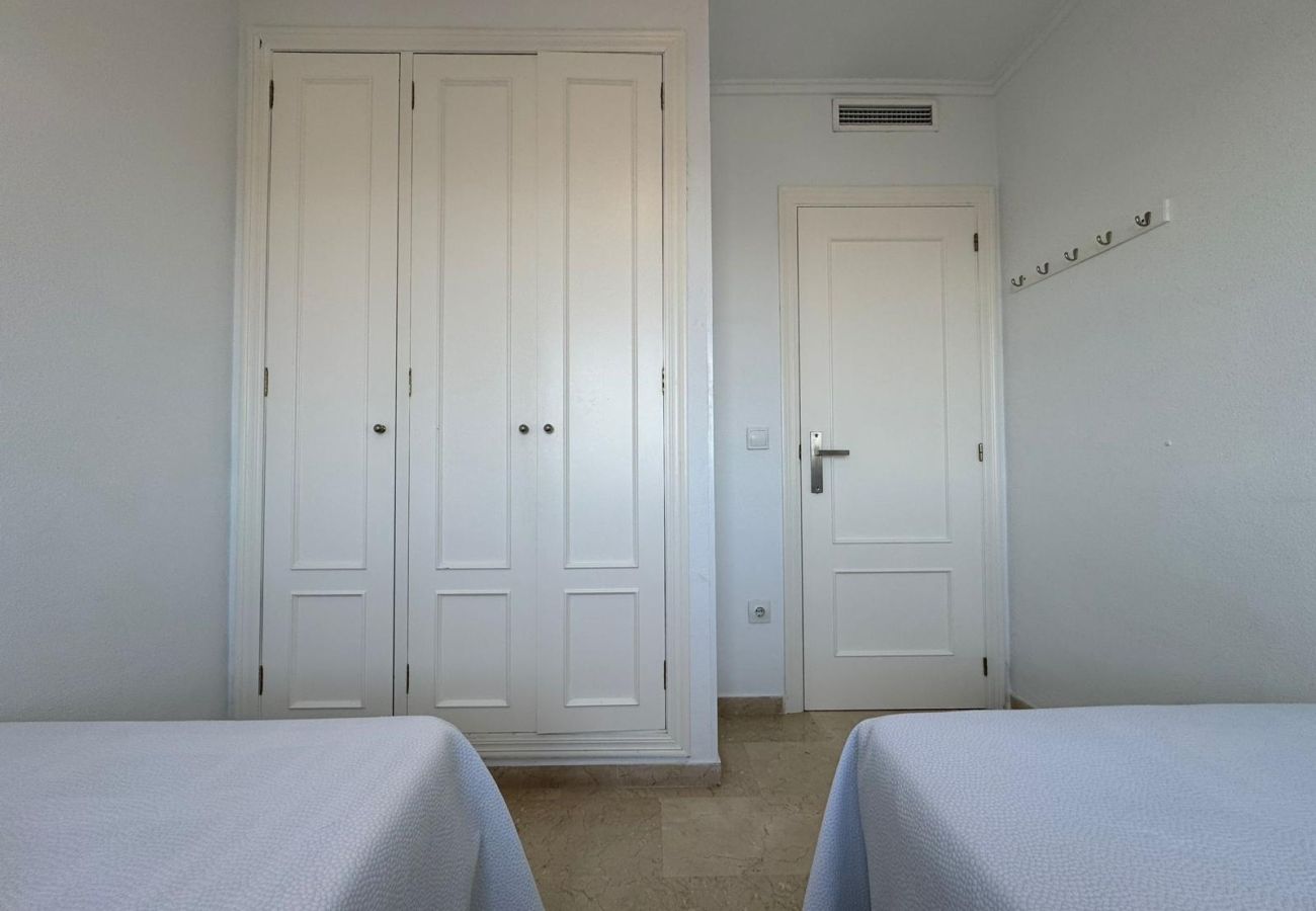 Apartment in Playa de Gandía - Beautiful condo in a gated and family complex close to the beach. Pool / Wifi / Gym / BBQ