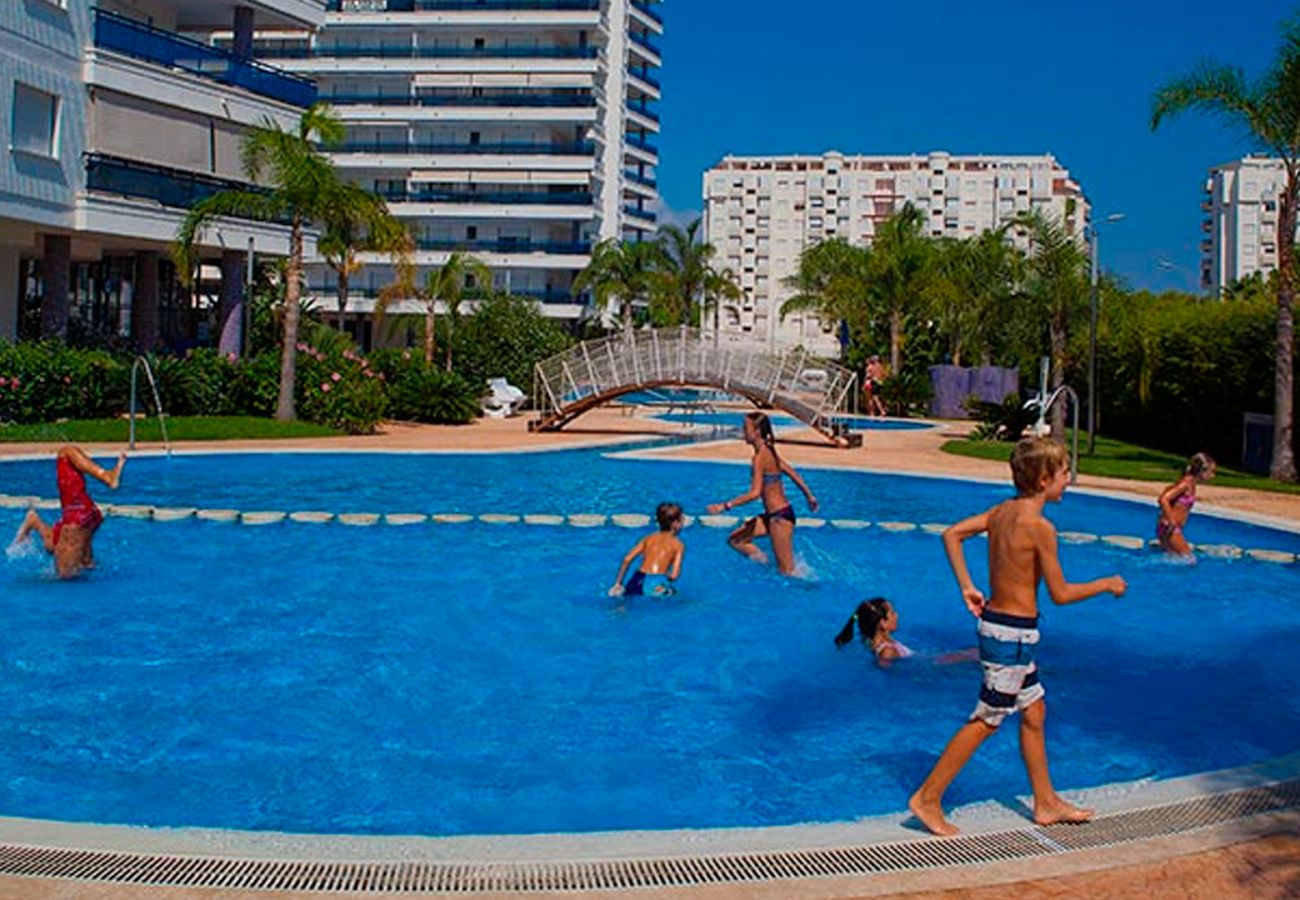 Apartment in Playa de Gandía - Decorated in modern style, with wifi free, International channels, BBQ, children's area, 