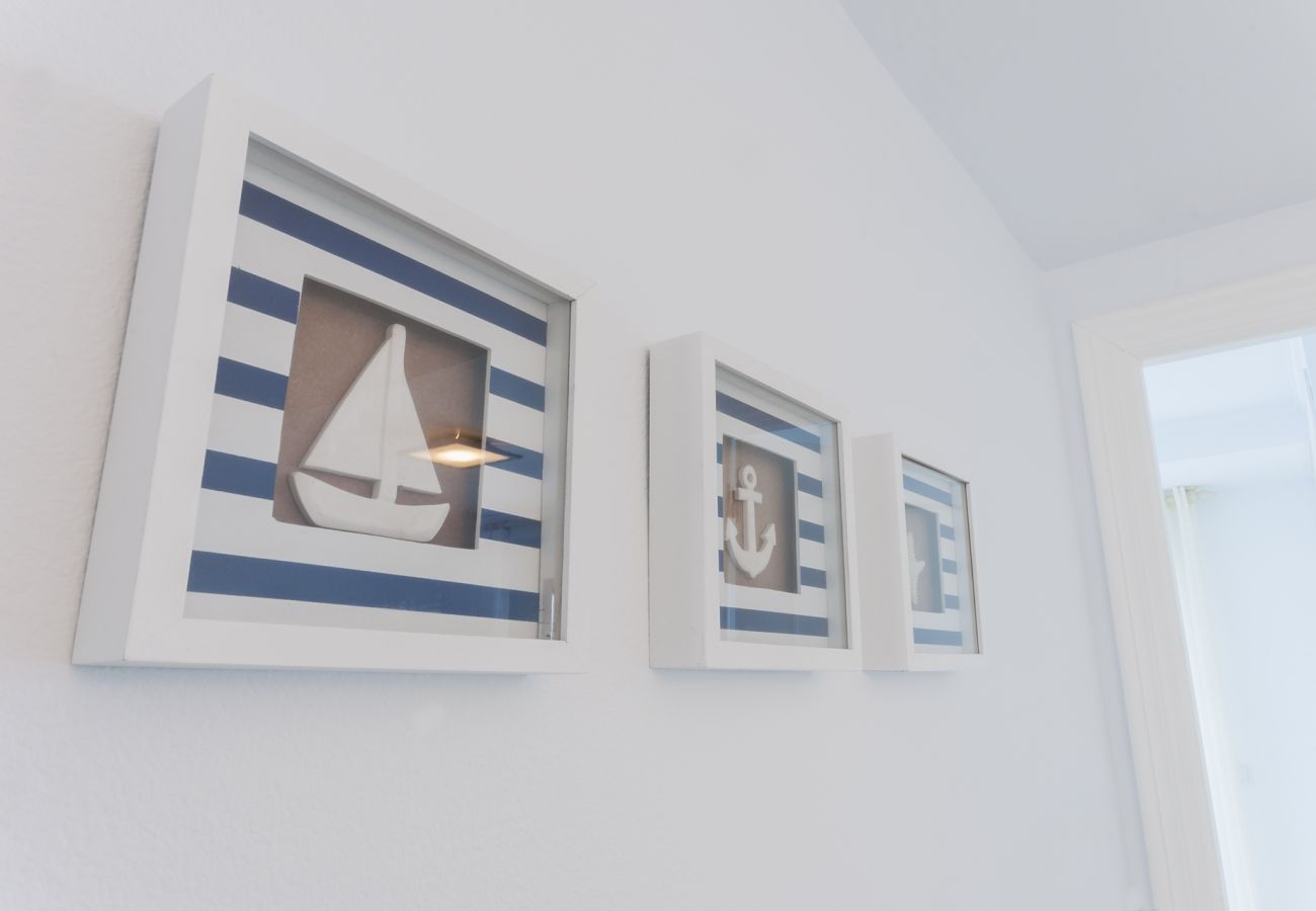 Apartment in Playa de Gandía - Decorated in modern style, with wifi free, International channels, BBQ, children's area, 