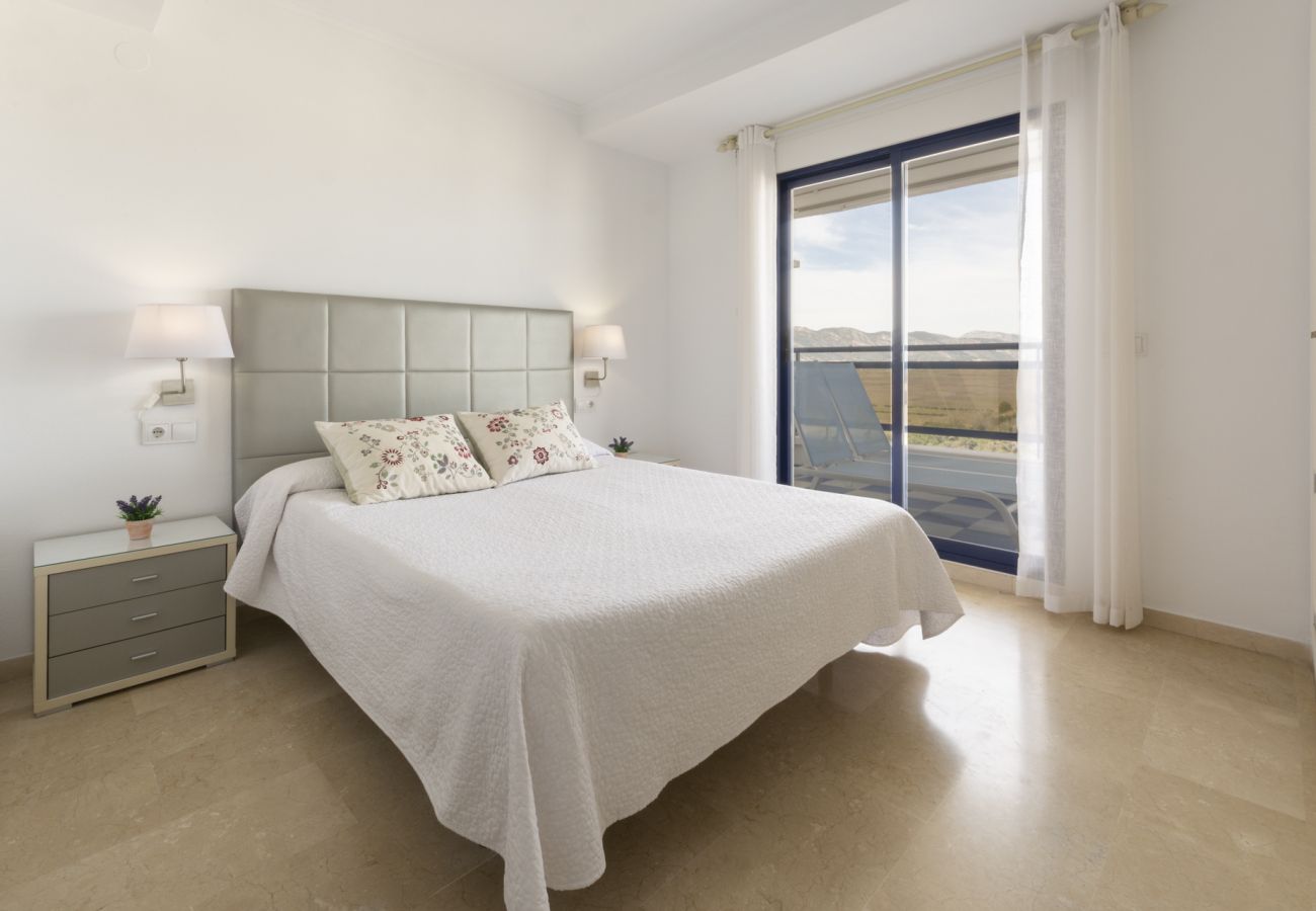Apartment in Playa de Gandía - Decorated in modern style, with wifi free, International channels, BBQ, children's area, 